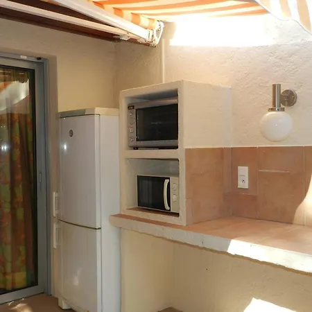 Appartement Le Lavandou, 3 Pieces, 4 Personnes - Fr-1-251-646